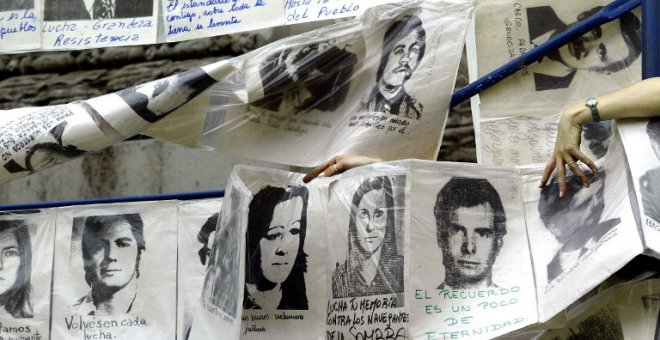 La Justicia argentina condena a cadena perpetua a 11 represores de la dictadura