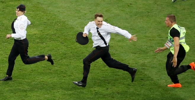 Pussy Riot reivindica la irrupción en el campo durante la final del Mundial en Moscú