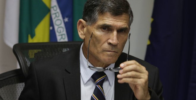 Santos Cruz, ministro de Bolsonaro, ya vigila a las ONG, que plantan cara