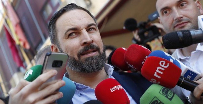 Abascal propone a Casado y Rivera reunirse para pactar acuerdos en Madrid y Murcia