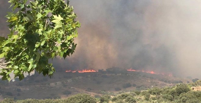 Los medios aéreos se suman a la extinción de los incendios forestales de Toledo y Almorox