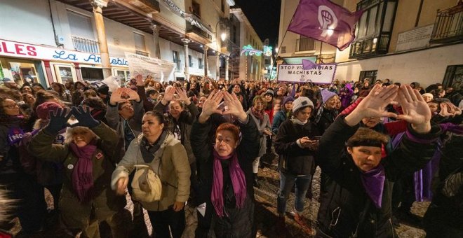 Cientos de personas se concentran en Aranda en apoyo de la víctima de La Arandina