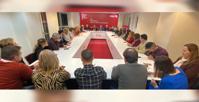 El PSOE continúa en el Gobierno de Cantabria por "responsabilidad"