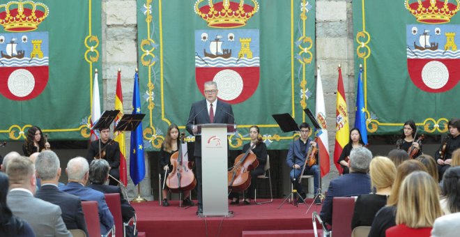 El presidente del Parlamento llama al "consenso" para defender los intereses de Cantabria y reivindicar "con firmeza" el Estatuto de Autonomía