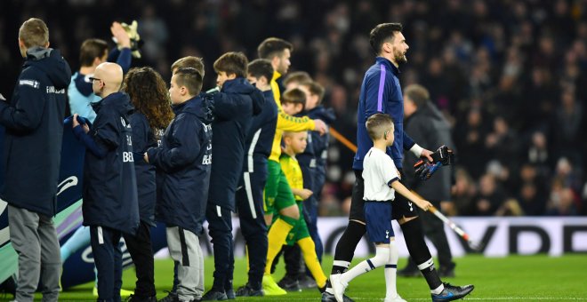 Algunos clubes ingleses cobran hasta 829 euros a los niños que entran junto al equipo al campo