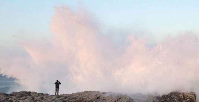 Santander activará mañana el dispositivo preventivo por alerta naranja en la costa