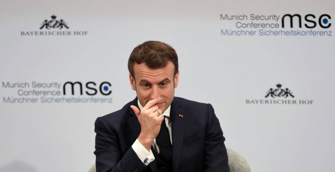 La oposición francesa inicia una moción de censura contra Macron