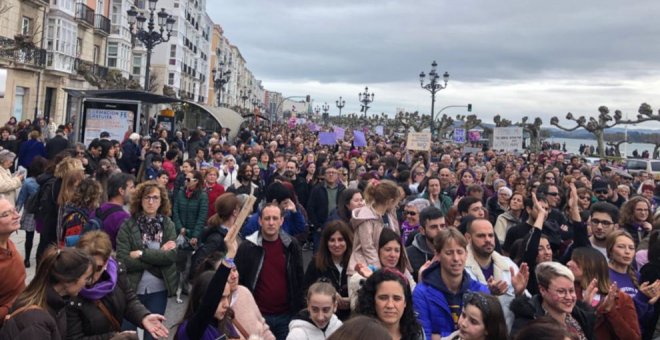 Miles de personas salen a la calle por la igualdad en Santander: "El machismo mata más que el coronavirus"
