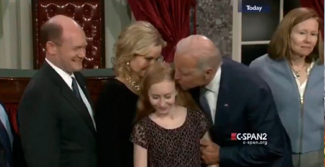 El "repugnante" vídeo de Joe Biden: toqueteos y besos al acercarse a mujeres y niñas