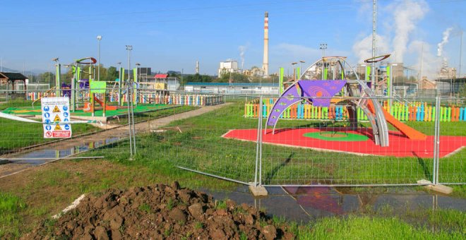 Reiniciados los trabajos de mejora de los accesos al parque infantil de Rinconeda