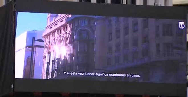 'Cine de Balcón', la iniciativa que permite a los vecinos de Madrid ver películas desde su ventana