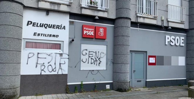 La sede del PSOE de Piélagos aparece con pintadas de odio llamando al partido 'Peste roja' y 'Genovidas'