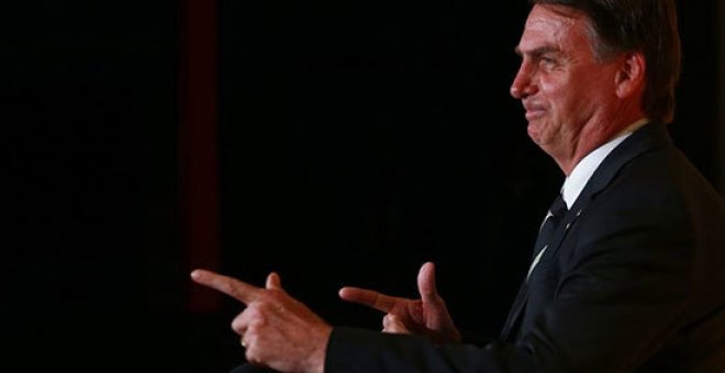 Bolsonaro alienta a manifestantes que defienden un golpe militar