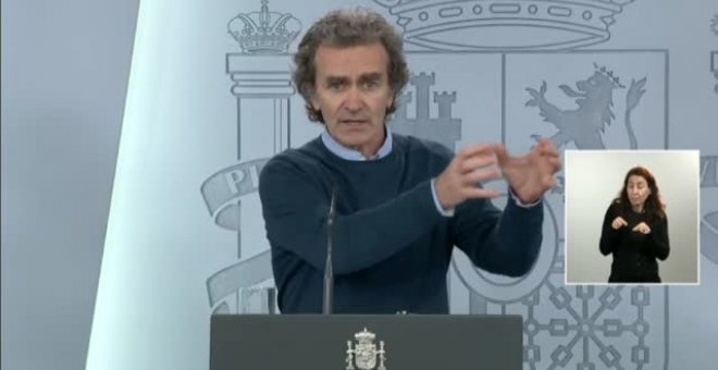 Simón admite que "no tiene sentido" que los supermercados vuelvan a "masificarse" y que "si las familias pueden sacar a sus hijos a pasear mejor no llevarles"