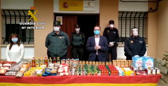 La Guardia Civil colabora en el reparto de alimentos en núcleos rurales