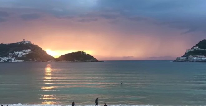 Tormenta sobre la Playa de la Concha en San Sebastián