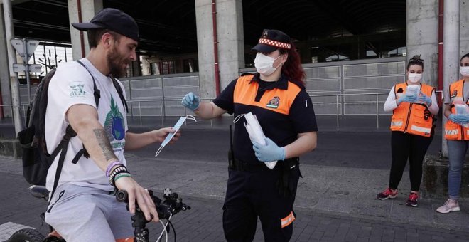 Los fallecidos diarios por covid-19 descienden hasta 179 tras tres días consecutivos superando los 200