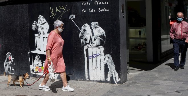 Les víctimes mortals es mantenen en la franja més baixa des dels inicis de la pandèmia a Catalunya