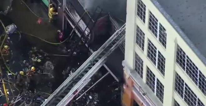 Heridos al menos once bomberos en un incendio en Los Ángeles