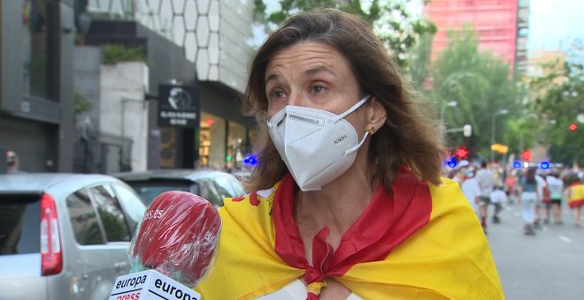 Manifestantes: "Sánchez no está gestionando bien esta crisis"