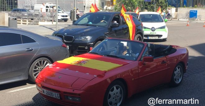 "La España oprimida se manifiesta con su Ferrari": los tuits más descacharrantes sobre la protesta en coche contra el Gobierno