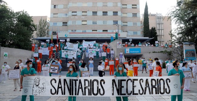 Los sanitarios madrileños salen a la calle para pedir condiciones laborales dignas: "Quién cuida a los que cuidan"