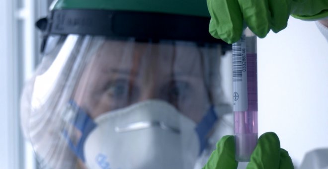 Francia se plantea dar mascarillas gratis ante el avance del virus