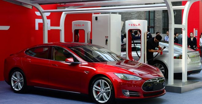 Tesla será investigada por los chips defectuosos que inutilizan la pantalla del Model S