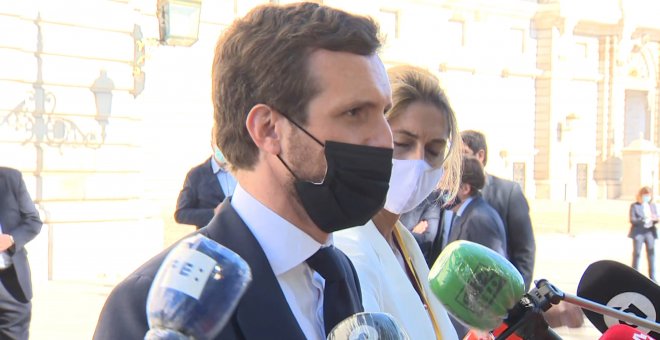 Casado defiende al Rey "frente a los ataques de algunos ministros"