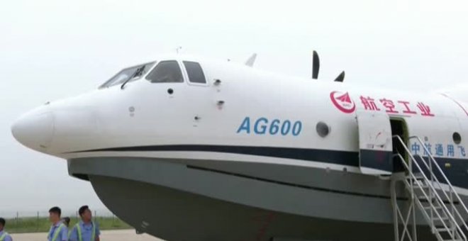 China realiza el primer vuelo de prueba de su propio avión anfibio AG600