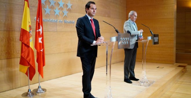 La Comunidad de Madrid recula con la cartilla covid 24 horas después de anunciarla
