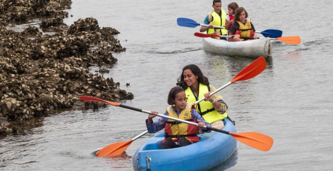 El servicio gratuito de piragüismo y paddle surf de Camargo ha reunido ya a más de 3.000 personas