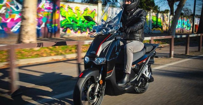 El scooter eléctrico Super Coco CPx llega a España dispuesto a salir de la ciudad