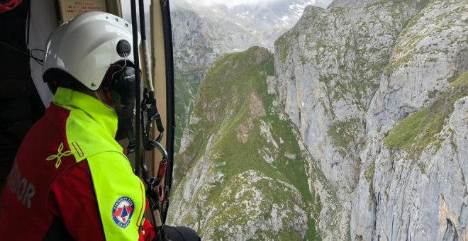 Rescatada una escaladora herida en Peña Vieja tras sufrir una fuerte caída