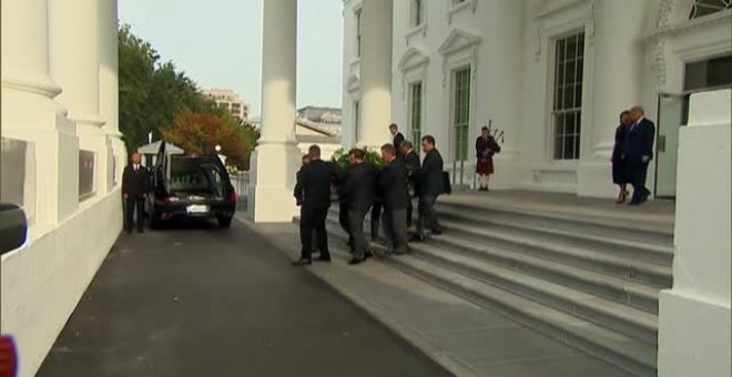 Trump celebra el funeral por su hermano Robert en la Casa Blanca