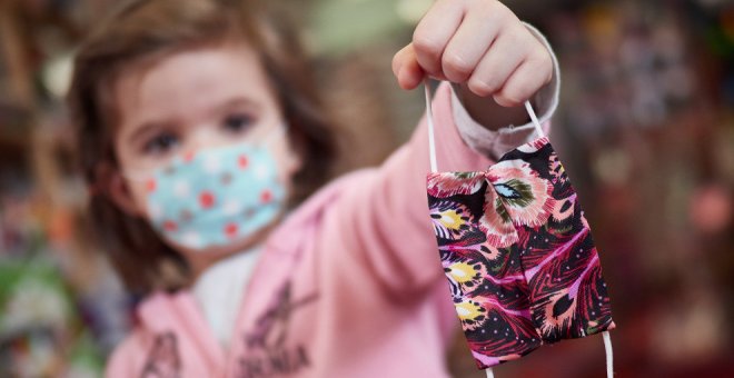 La OMS desaconseja el uso general de mascarillas en niños de entre 6 y 11 años 