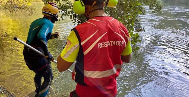 Se retoma la búsqueda del pescador en Aldea del Ebro con drones, medios subacuáticos y el cierre de la presa