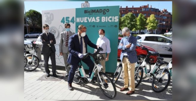 Críticas al Ayuntamiento de Madrid por los precios del nuevo servicio de bicicletas: "Este mercadeo es un descrédito y una tomadura de pelo"