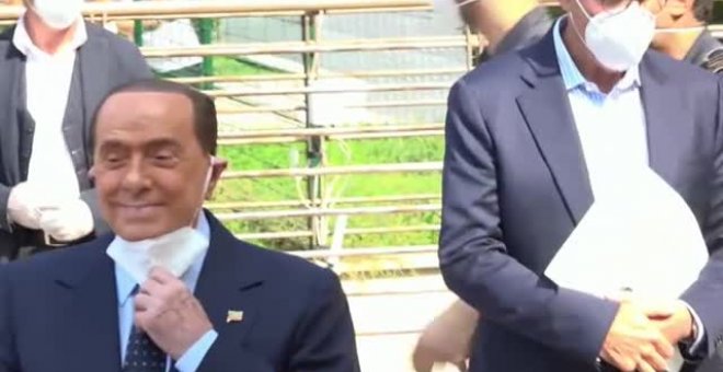 Berlusconi sale del hospital tras superar el coronavirus