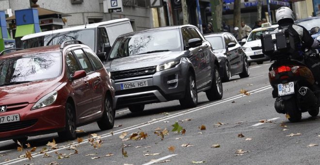 La DGT hará "retoques" en las etiquetas de los coches e introducirá "alguna nueva"