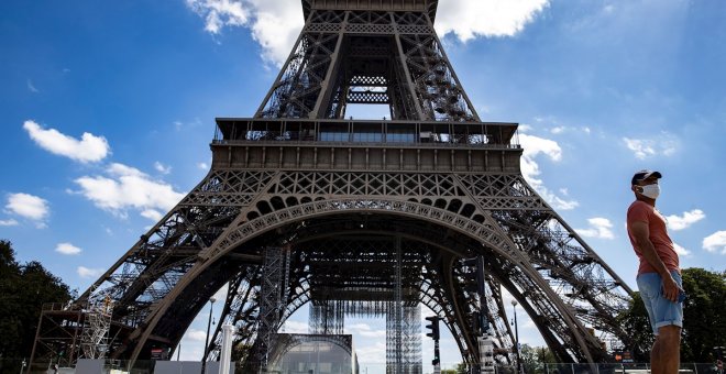 Reabre la Torre Eiffel tras ser evacuada por una falsa alerta de bomba
