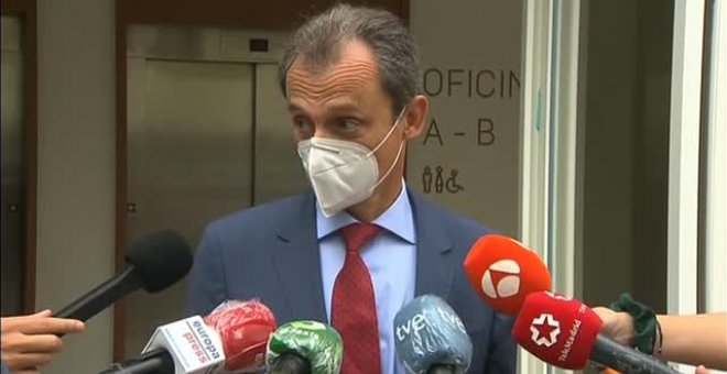 Pedro Duque sobre la vacuna: "Si hay que retrasar para esperar al resultado de los test, habrá que hacerlo"