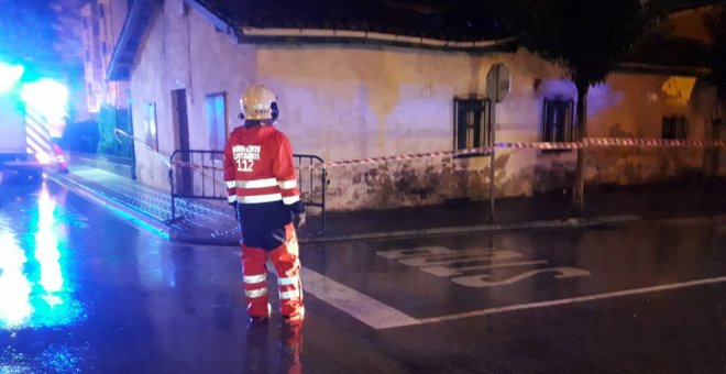 Se cae el tejado de una vivenda deshabitada en Colindres