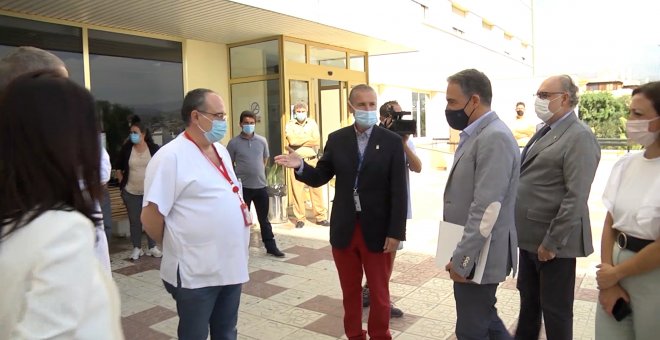 Bendodo visita las obras de reforma del Hospital Comarcal de La Axarquía