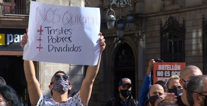 Trabajadores de bares y restaurantes protestan ante la Generalitat