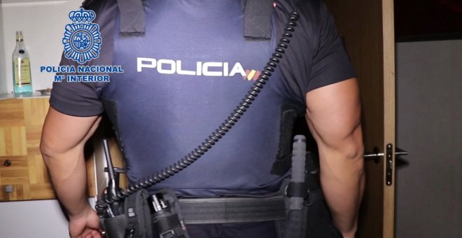 Policía descubre una trastienda donde se celebraban timbas ilegales de póquer