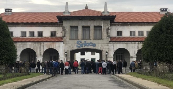 El comité de Sniace suspende la asamblea y concentración de mañana por el confinamiento