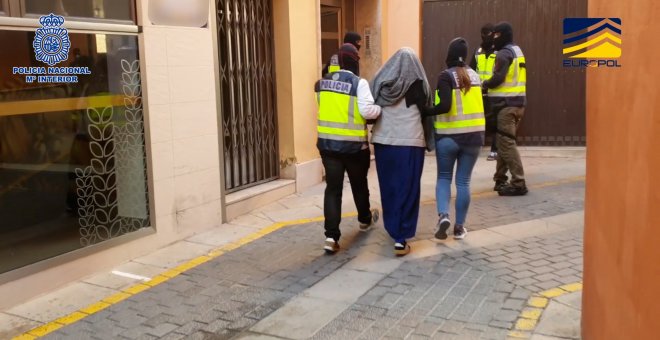 Detenida en Valencia una joven española que quería unirse a DAESH en Siria