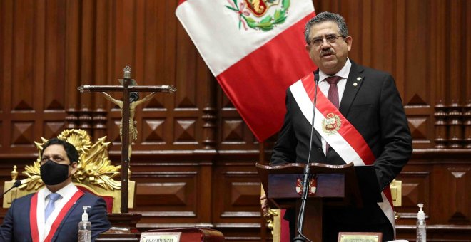 El presidente interino de Perú Manuel Merino dimite tras la represión y en medio de las protestas