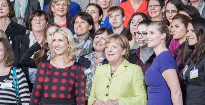 Merkel llama a no apartar la vista ante la violencia contra las mujeres